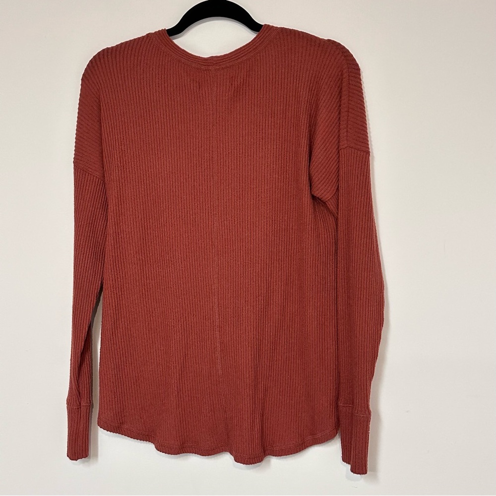 Abercrombie & Fitch Warm Rust Hacci Ribbed Knit Tie Front V Neck Button Down - Picture 3 of 7